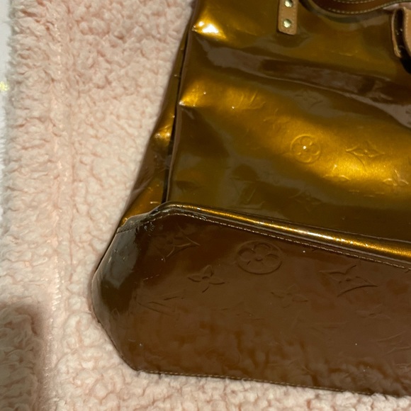 LOUIS VUITTON TOTE.. BRONZE VERNIS DESIGN. GREAT BAG Stored in a dust bag. - Picture 3 of 11